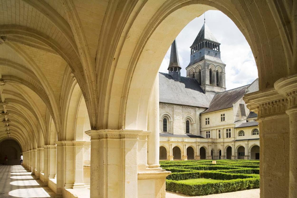 Logis Hotel La Croix Blanche Fontevraud Exteriér fotografie
