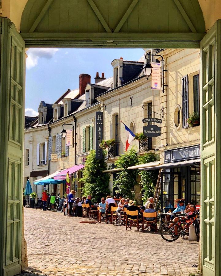 Logis Hotel La Croix Blanche Fontevraud Exteriér fotografie