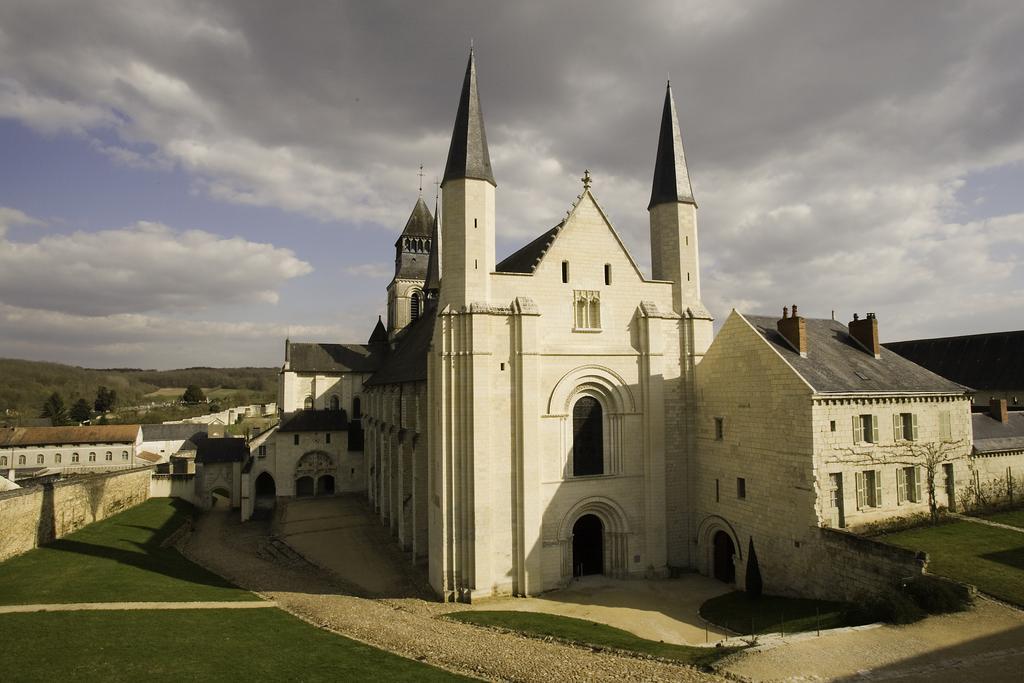 Logis Hotel La Croix Blanche Fontevraud Exteriér fotografie