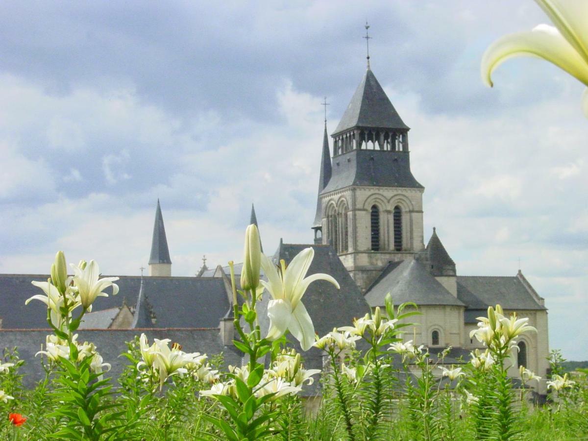 Logis Hotel La Croix Blanche Fontevraud Exteriér fotografie